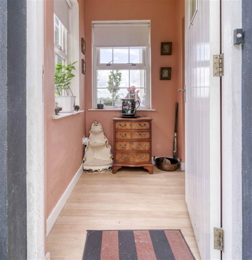 Larch Cottage, 16 Drumlin Road Larch Cottage, 16 Drumlin Road