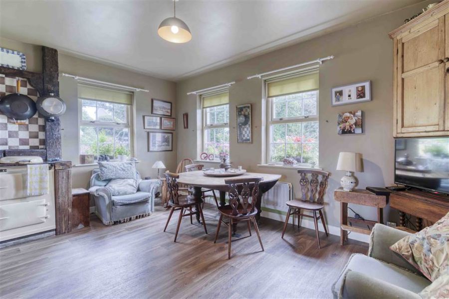 Larch Cottage, 16 Drumlin Road Larch Cottage, 16 Drumlin Road