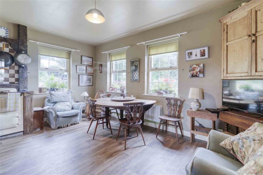 Larch Cottage, 16 Drumlin Road Larch Cottage, 16 Drumlin Road