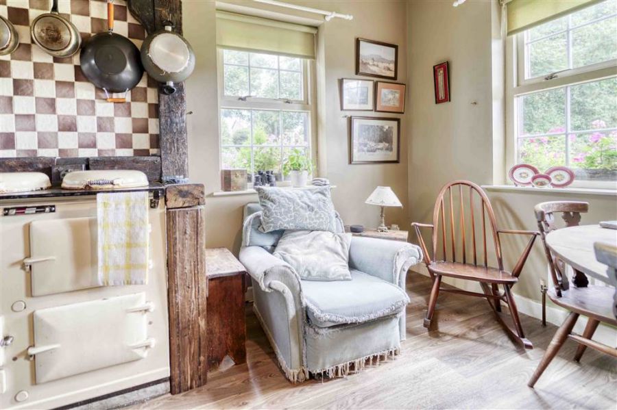 Larch Cottage, 16 Drumlin Road Larch Cottage, 16 Drumlin Road