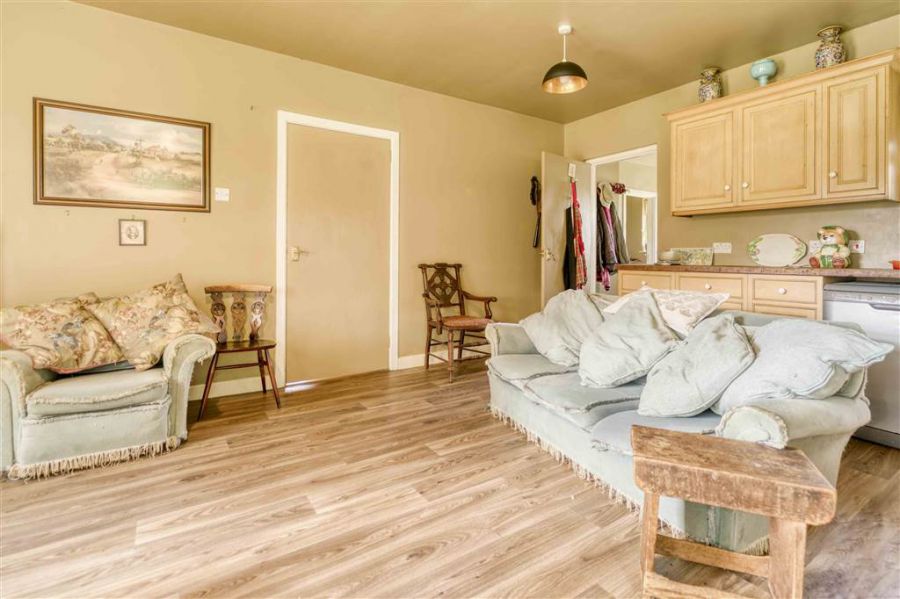 Larch Cottage, 16 Drumlin Road Larch Cottage, 16 Drumlin Road