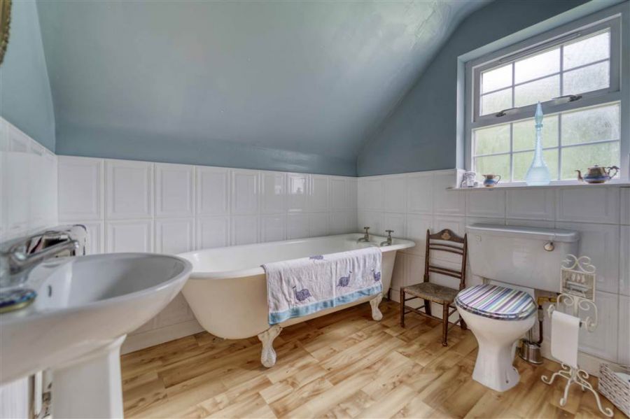 Larch Cottage, 16 Drumlin Road Larch Cottage, 16 Drumlin Road