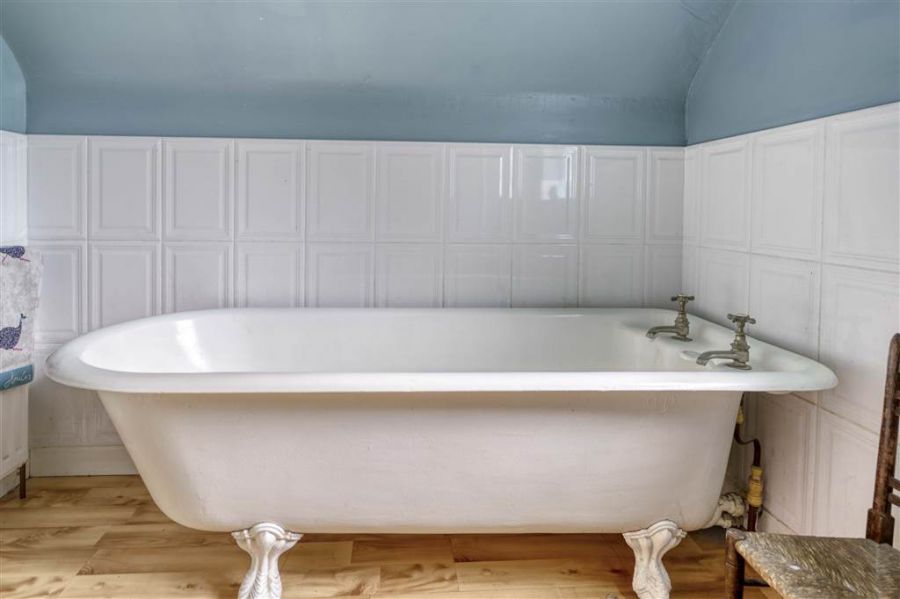 Larch Cottage, 16 Drumlin Road Larch Cottage, 16 Drumlin Road