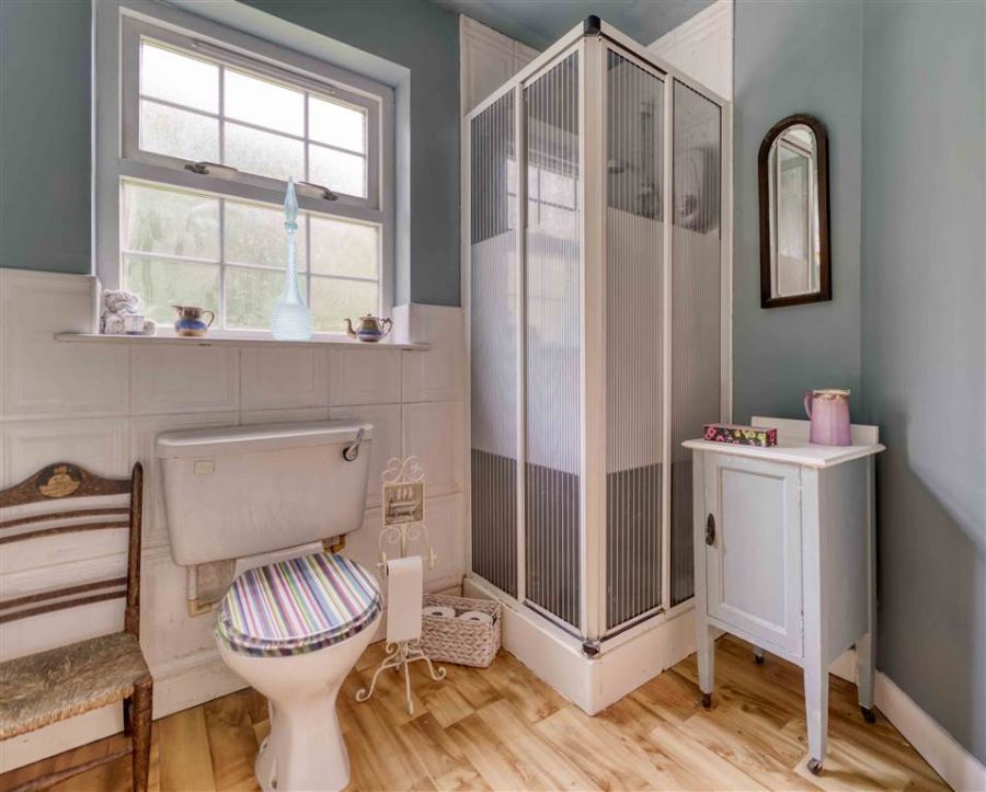 Larch Cottage, 16 Drumlin Road Larch Cottage, 16 Drumlin Road