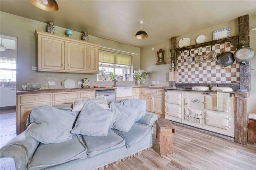 Larch Cottage, 16 Drumlin Road Larch Cottage, 16 Drumlin Road