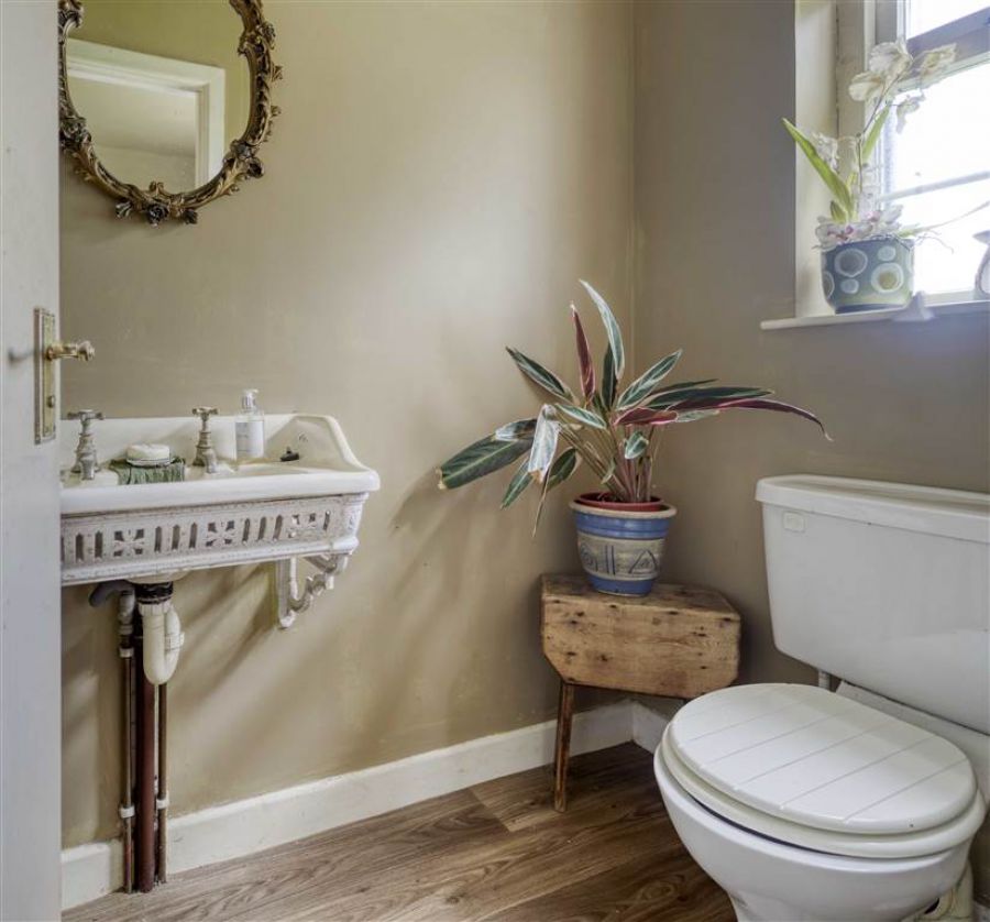 Larch Cottage, 16 Drumlin Road Larch Cottage, 16 Drumlin Road