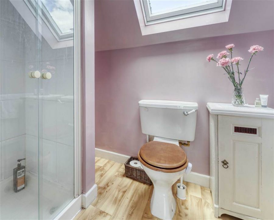 Larch Cottage, 16 Drumlin Road Larch Cottage, 16 Drumlin Road