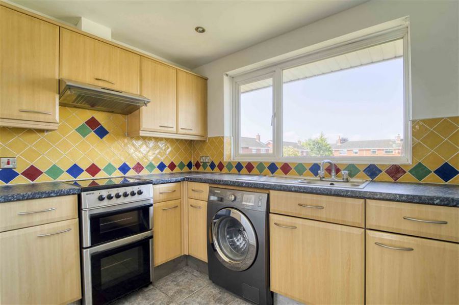 * CASH OFFERS ONLY *, 10a Ashbury Avenue