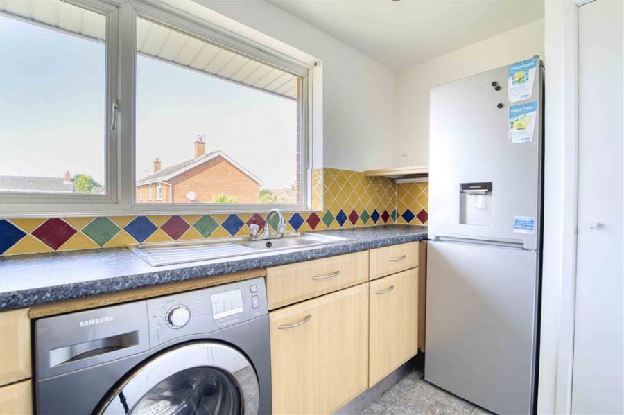* CASH OFFERS ONLY *, 10a Ashbury Avenue