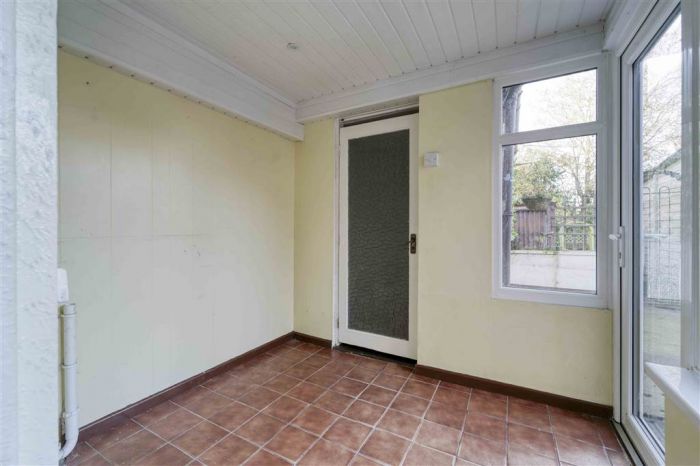 CASH OFFERS ONLY , 54 Benson Street