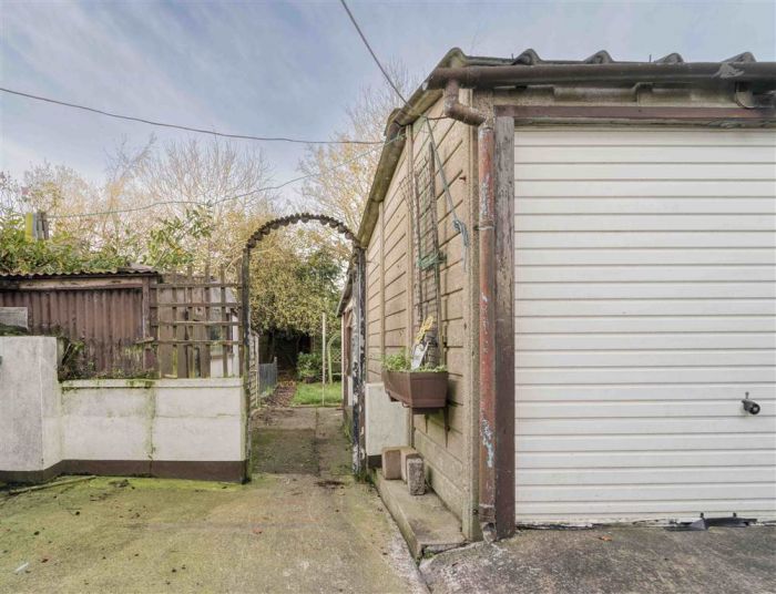 CASH OFFERS ONLY , 54 Benson Street