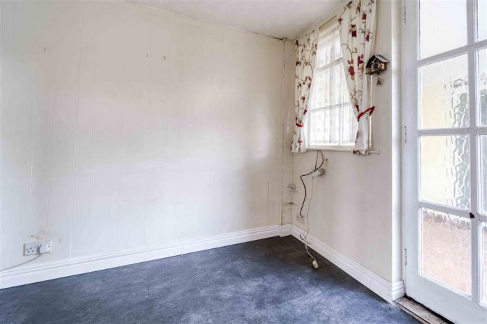 CASH OFFERS ONLY , 54 Benson Street