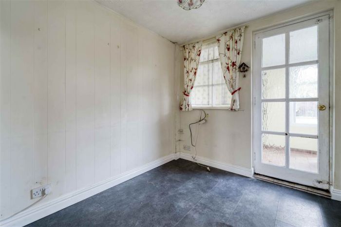 CASH OFFERS ONLY , 54 Benson Street