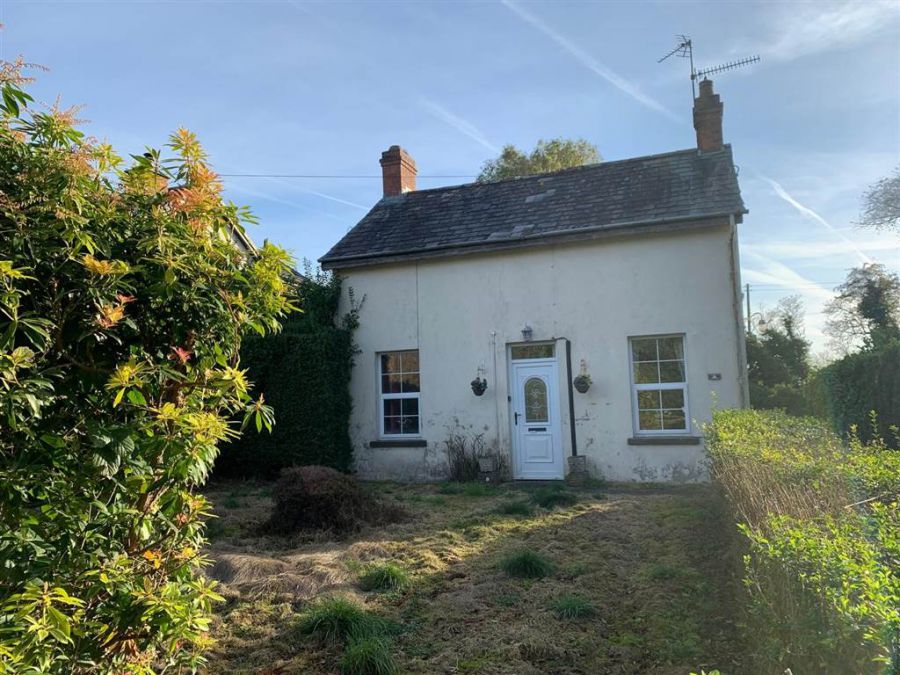 Detached House Needing Renovation Along With Two Adjoining Building Sites With Detailed Planning Per