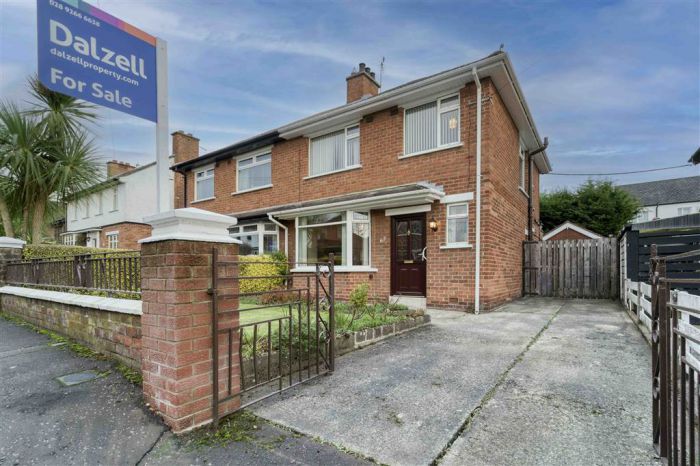 62 Killeaton Crescent, dunmurry, BT17 9HD