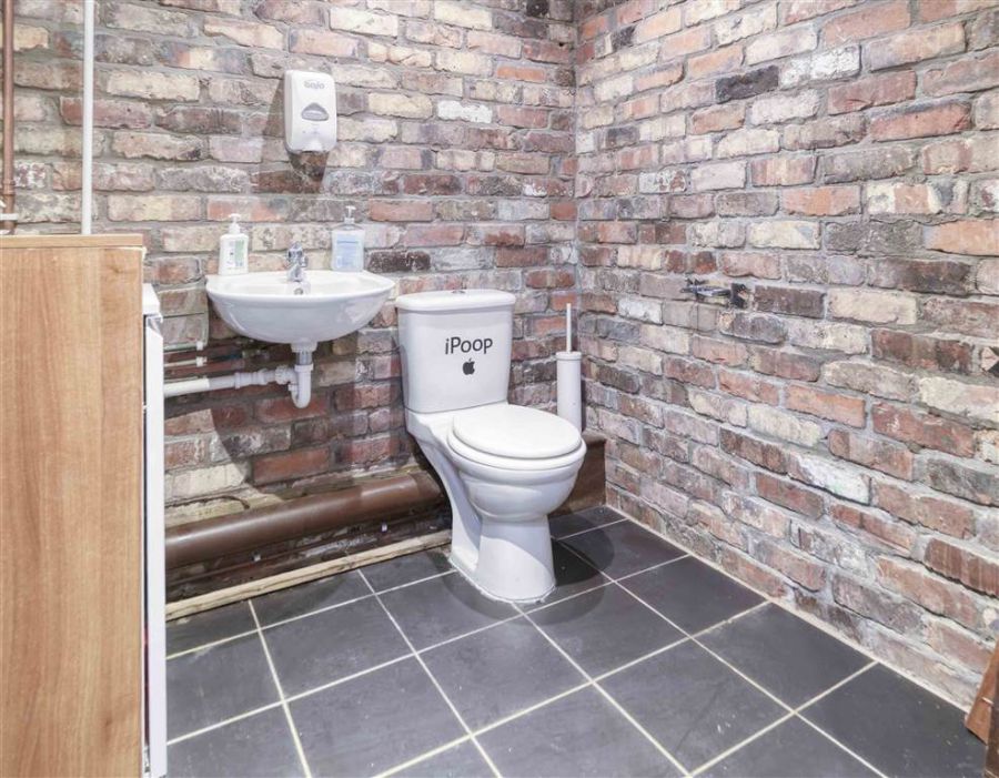 FOR SALE OR TO LET , 1-3 Ballynahinch Street