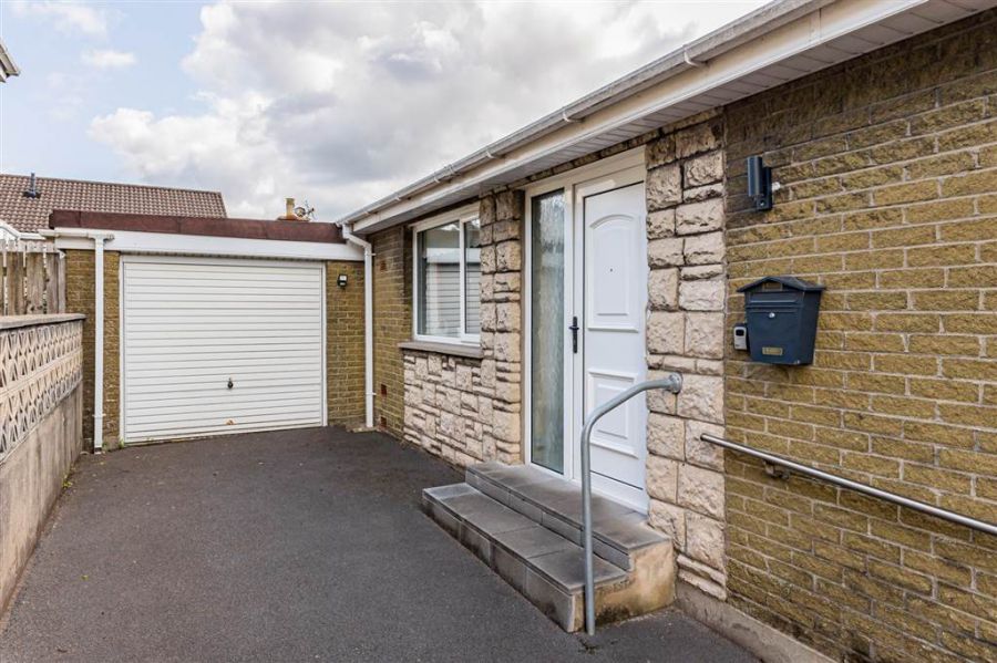 2 Monaville Close