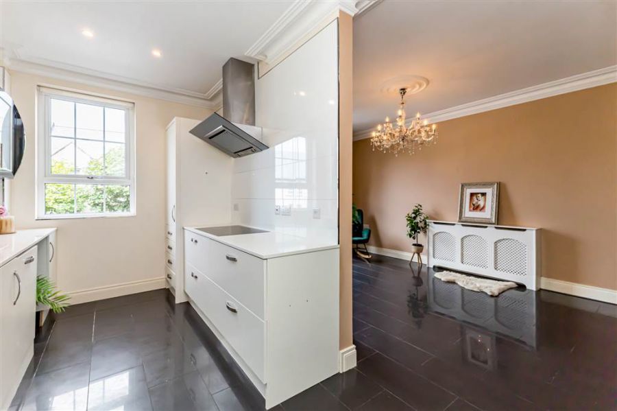 36 Lady Wallace Walk