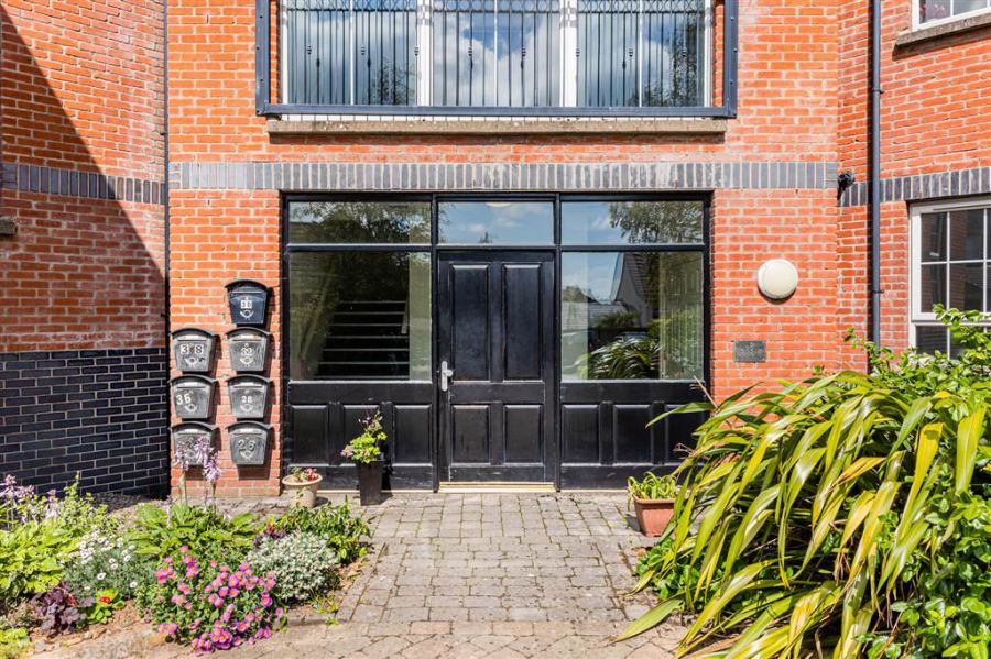 36 Lady Wallace Walk