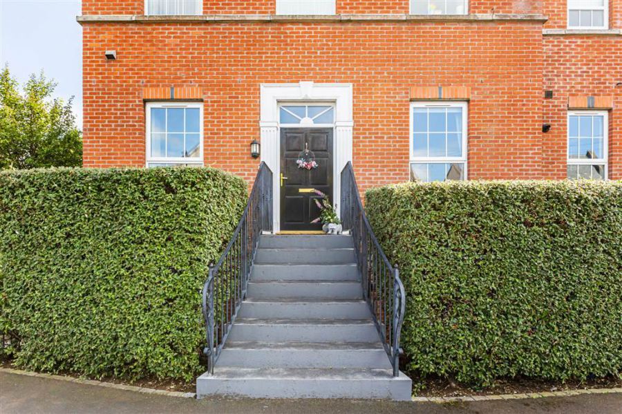 36 Lady Wallace Walk