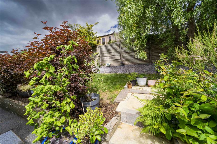 8 Lansdowne Park