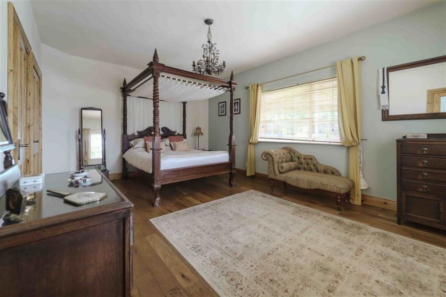 5 Rose Meadows