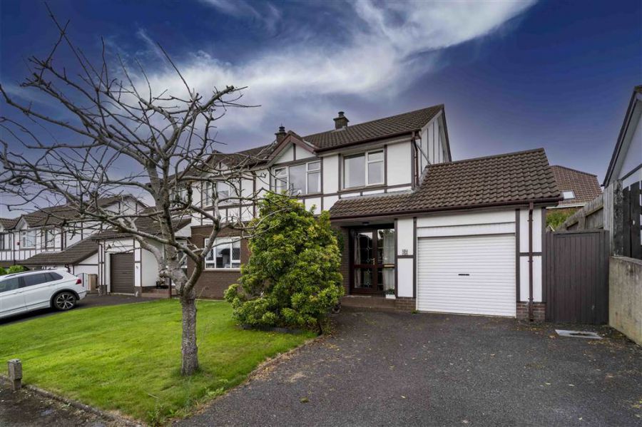 32 Eglantine Park