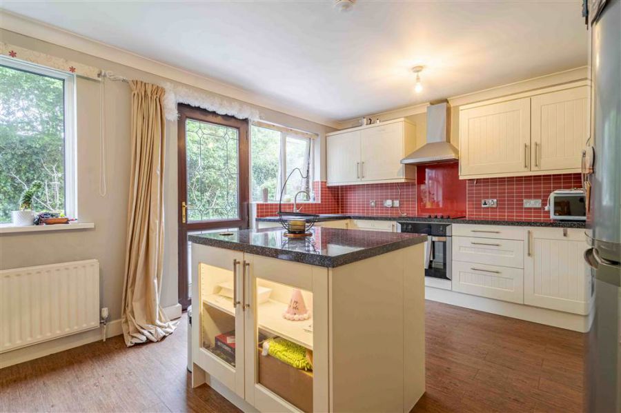 32 Eglantine Park