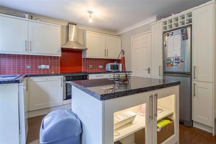 32 Eglantine Park