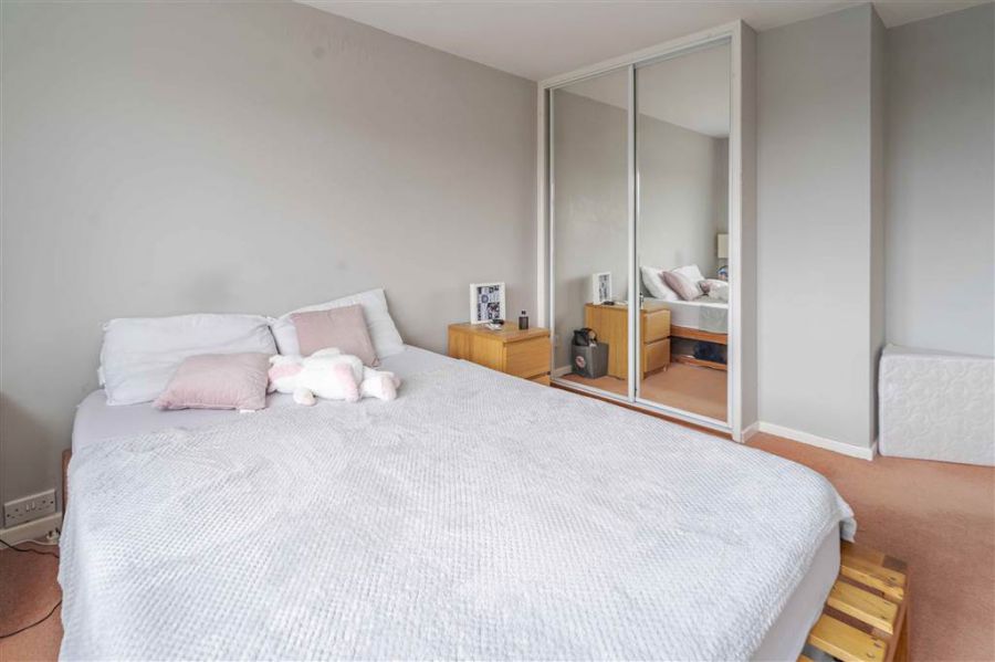 32 Eglantine Park