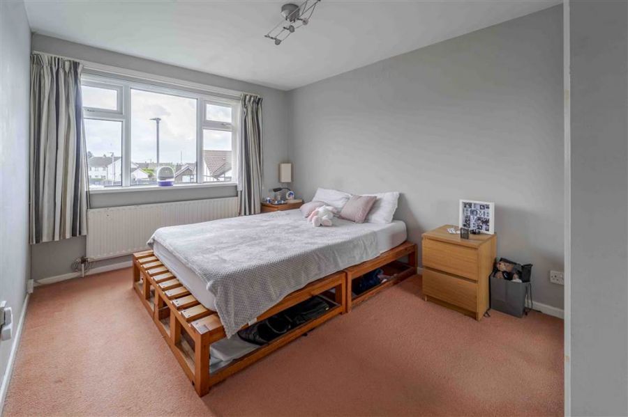 32 Eglantine Park