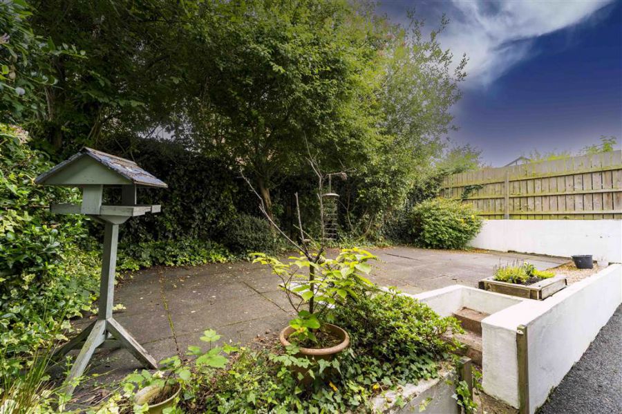 32 Eglantine Park