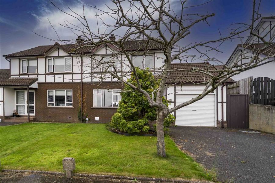 32 Eglantine Park