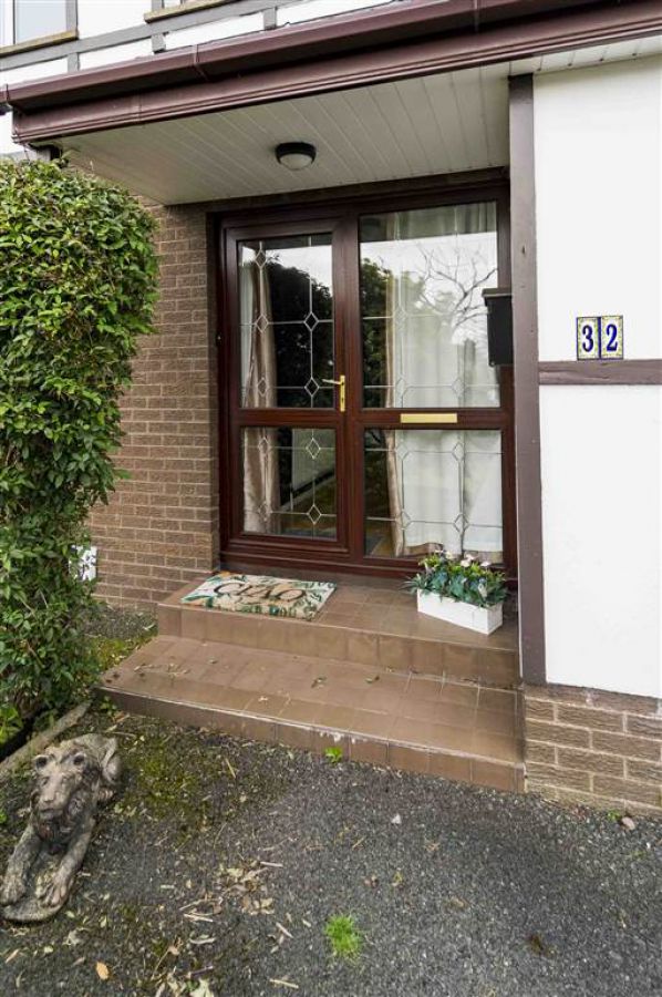 32 Eglantine Park