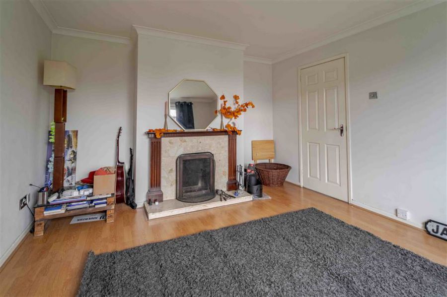 32 Eglantine Park