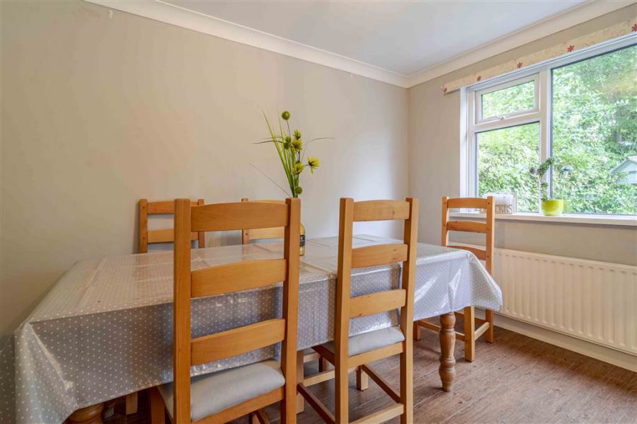 32 Eglantine Park