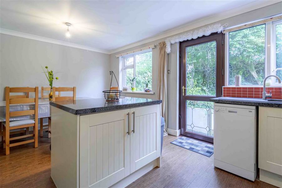 32 Eglantine Park