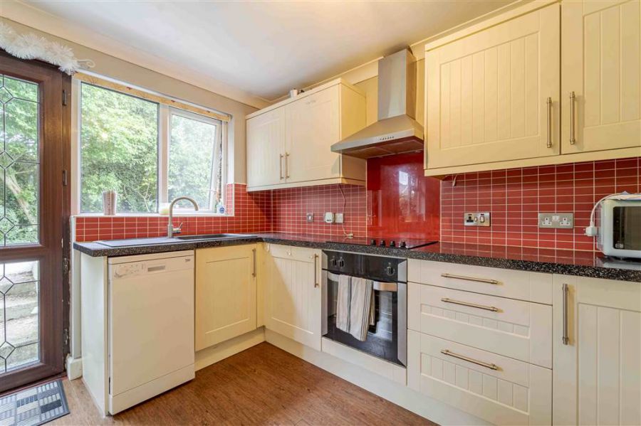 32 Eglantine Park