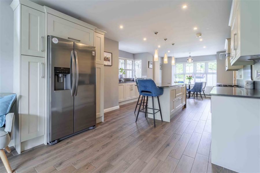 37 Belsize Meadows