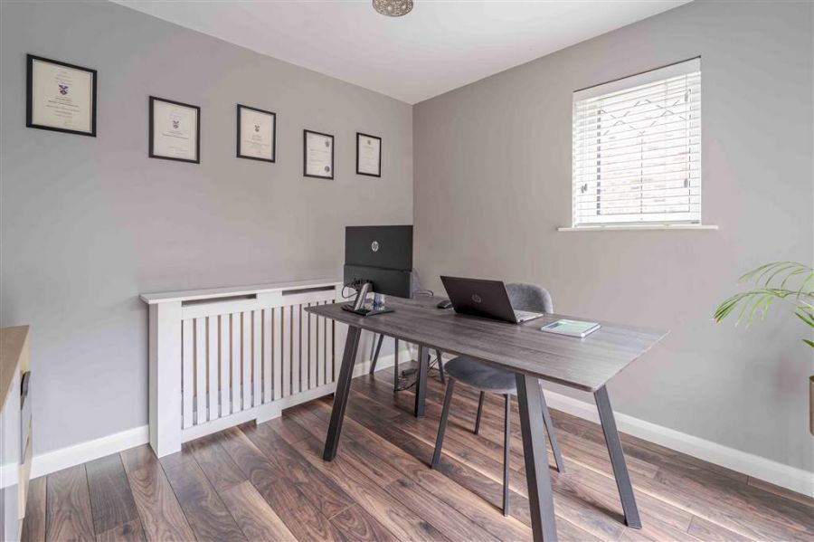 37 Belsize Meadows