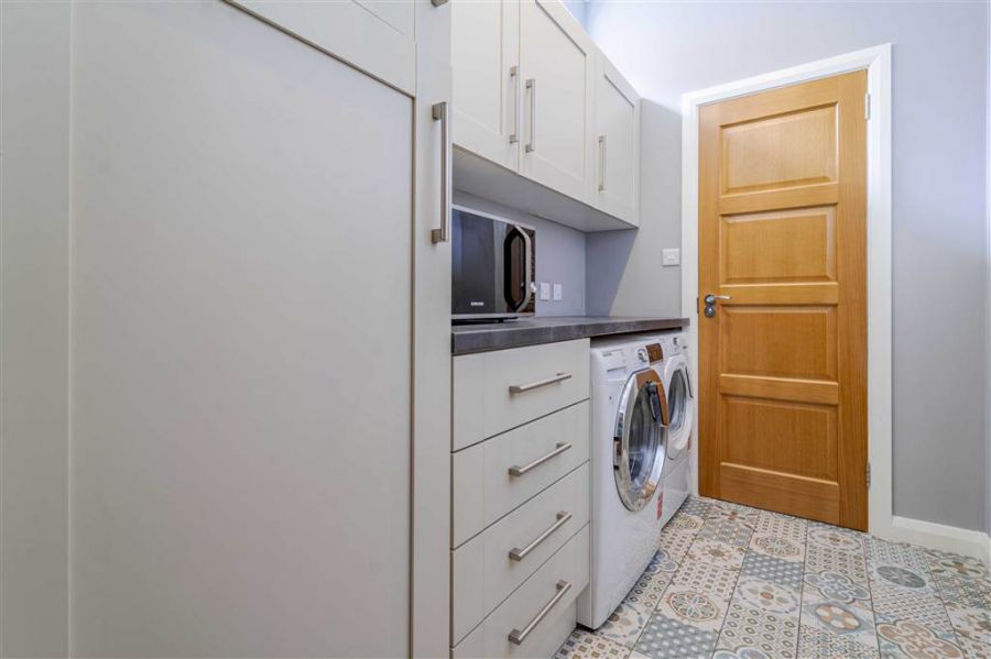 37 Belsize Meadows