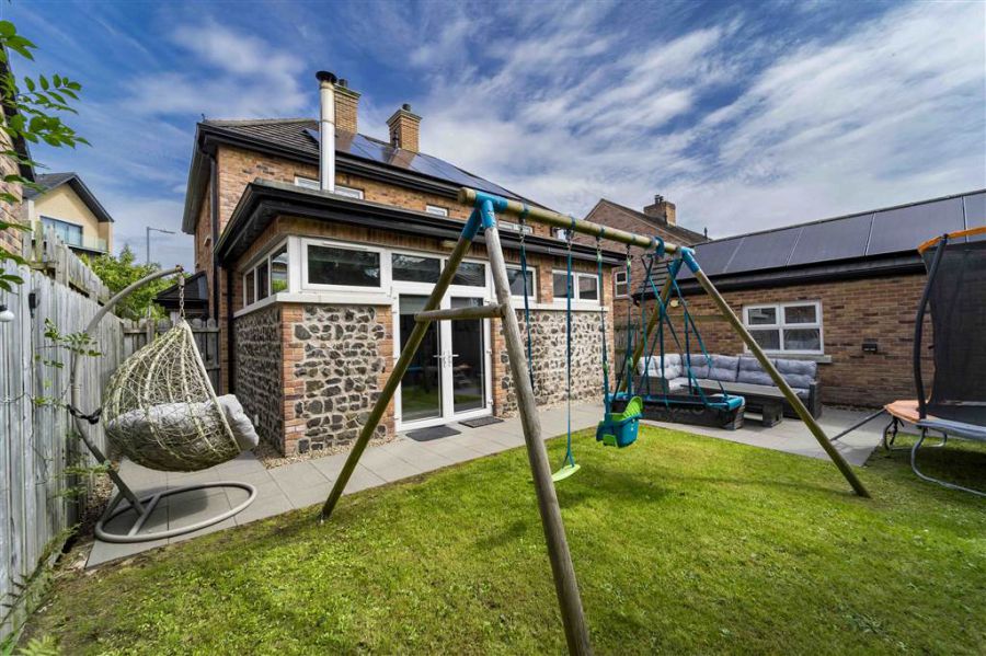 37 Belsize Meadows
