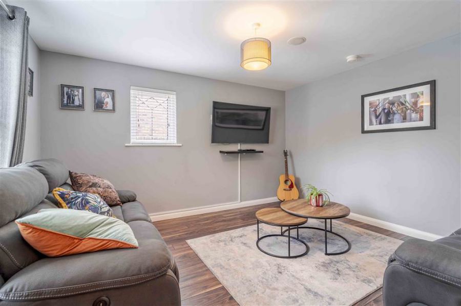 37 Belsize Meadows