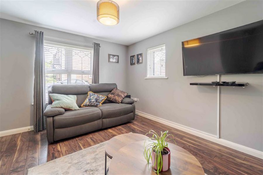37 Belsize Meadows