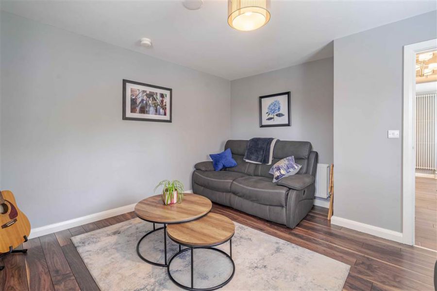 37 Belsize Meadows