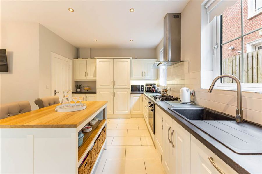 2 Linen Mews