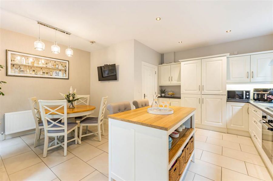 2 Linen Mews