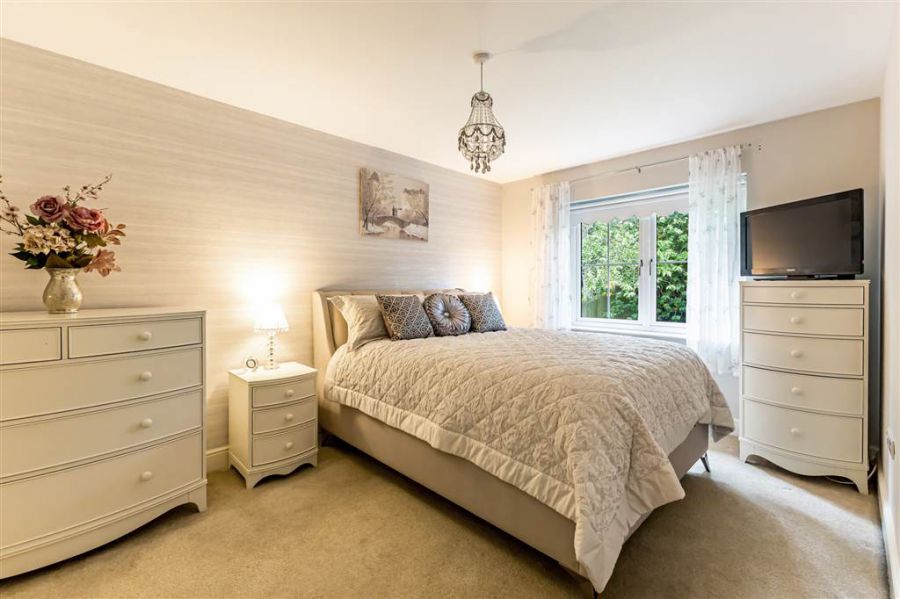 2 Linen Mews