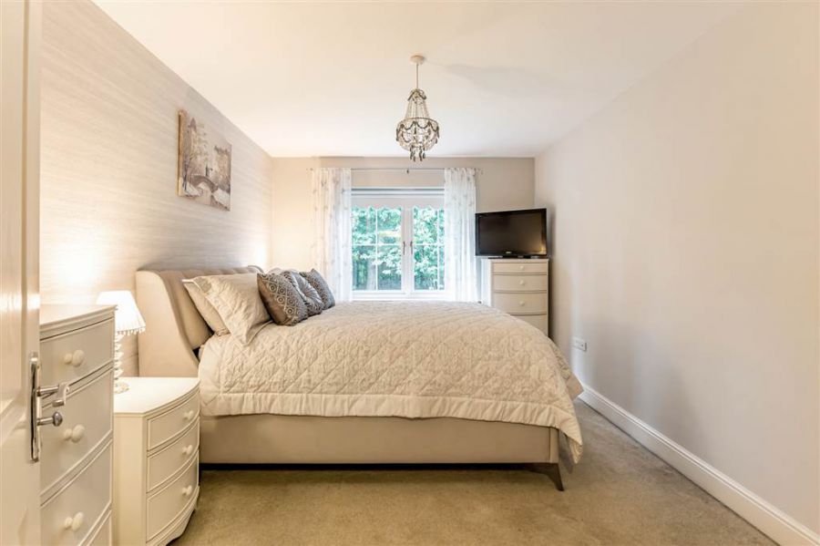 2 Linen Mews