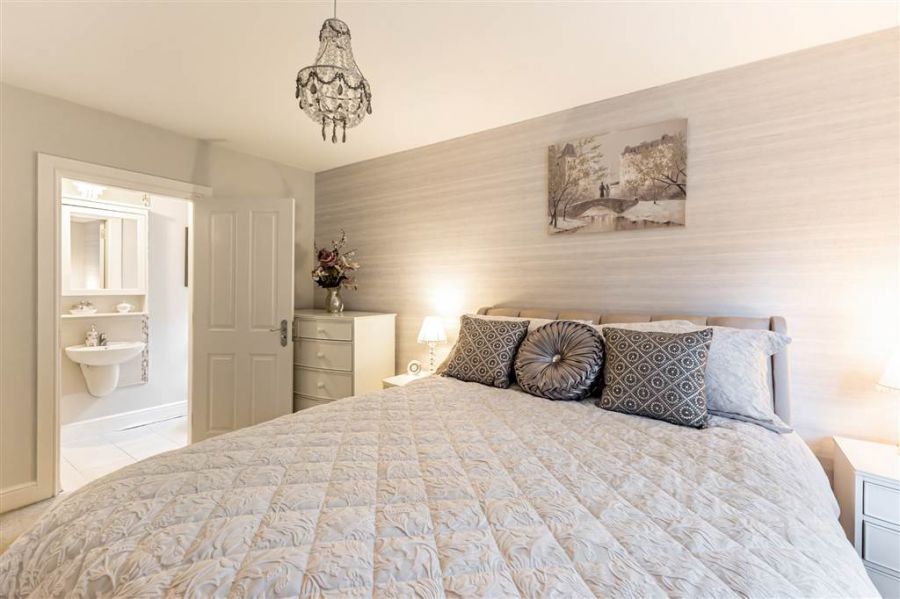 2 Linen Mews